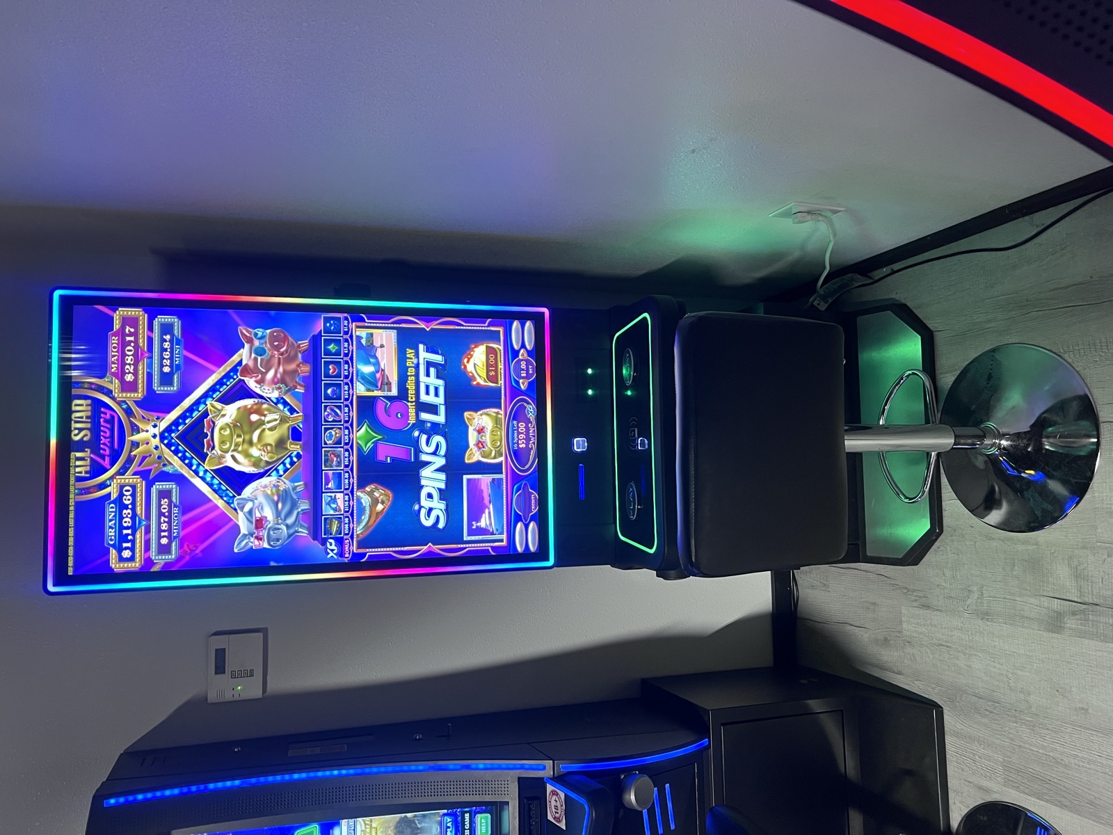 Inside Aces Full — poker & billiards club